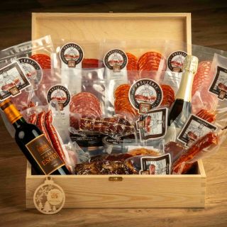 Dárková bedýnka Exclusive je přesně to, co vaše chutě hledají. Najdete v ní výběr těch nejlepších českých pršutů,...